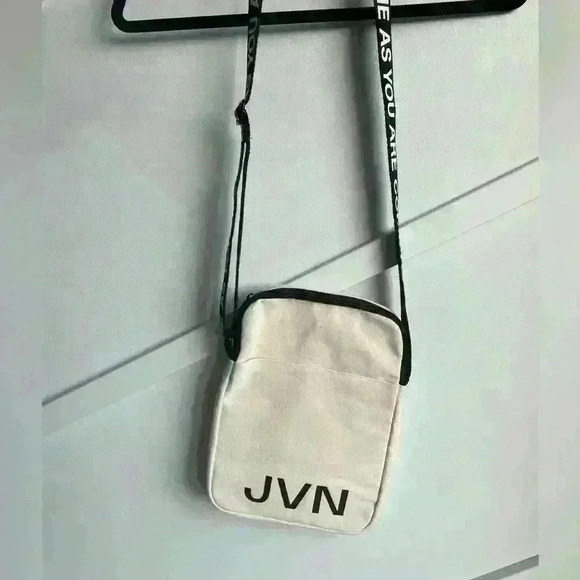 JVN Crossbody Canvas Ivory and Black Bag "come as you are" on strap - Picture 3 of 8